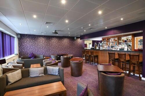 Lancaster Hotel Uxbridge Exterior photo